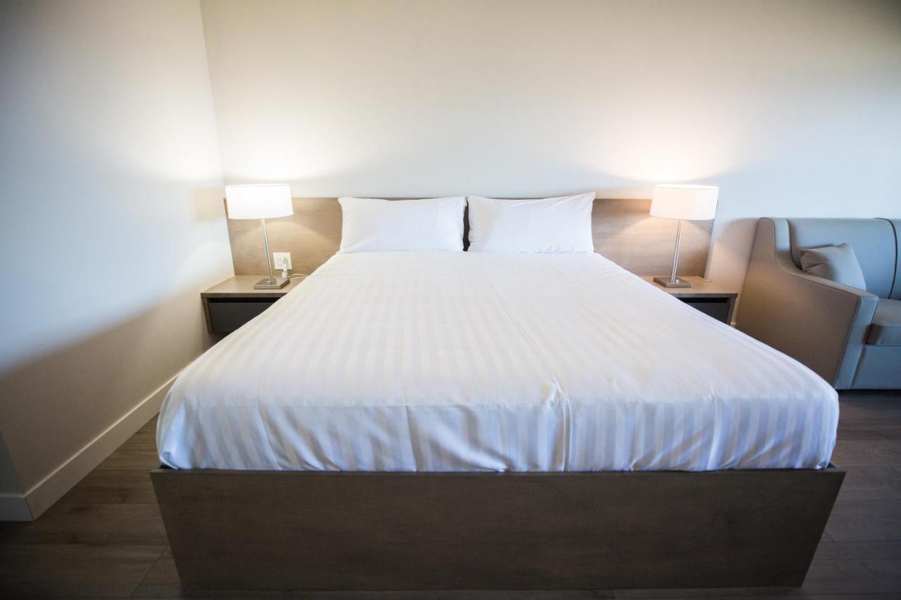Sand Pebbles Inn Кваликум-Бич Экстерьер фото