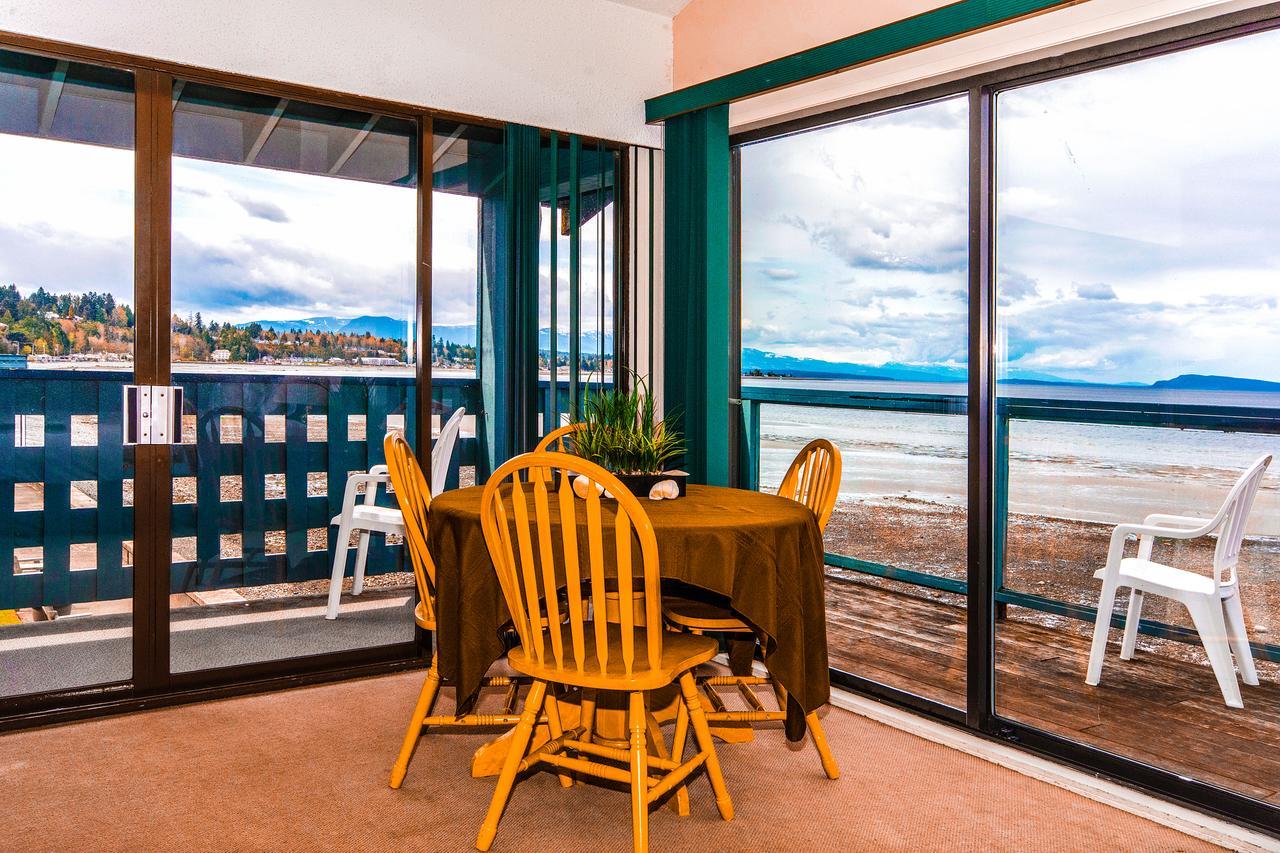 Sand Pebbles Inn Кваликум-Бич Экстерьер фото